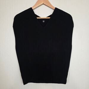 Uniqlo Black V-Neck Sweater Vest Women’s Small Sleek Knit Casual Cozy